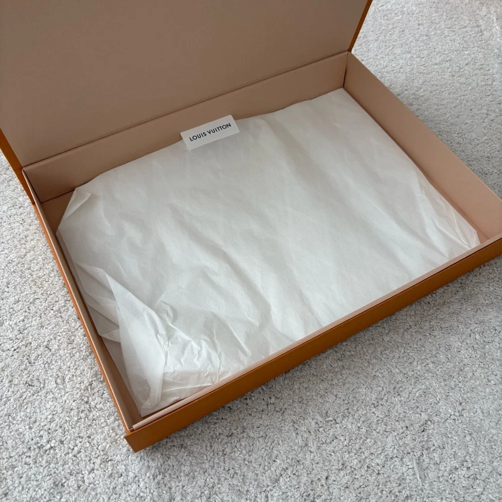 Louis Vuitton Medium flat gift box